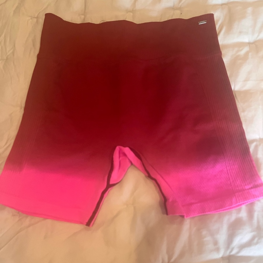 Pink seamless workout short